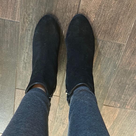 Aquatalia booties in black suede with side zipper and quilted design - Picture 1 of 9